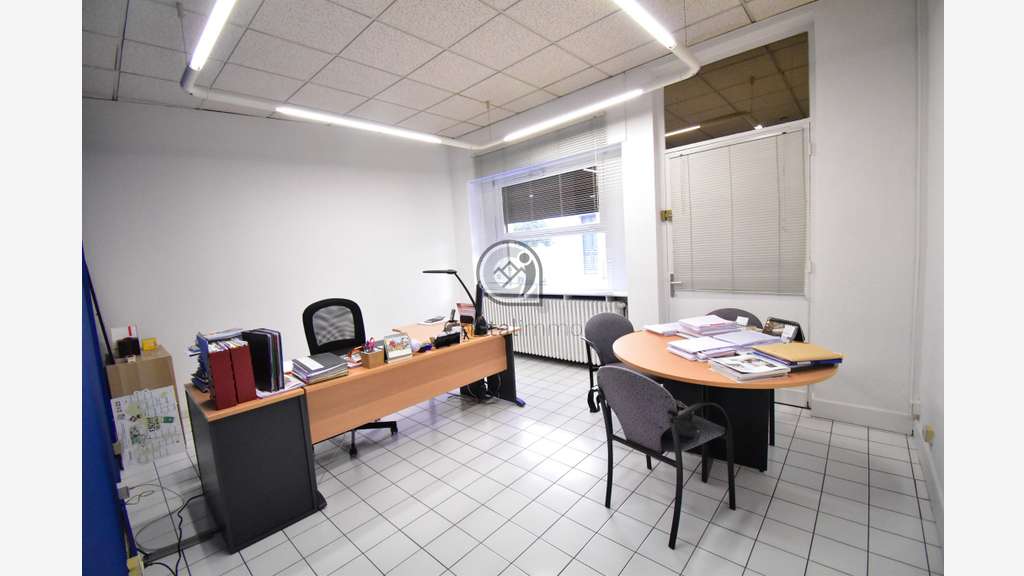 Vente local en rez de chaussée 123m² à Domène