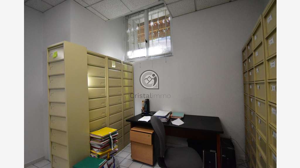 Vente local en rez de chaussée 123m² à Domène