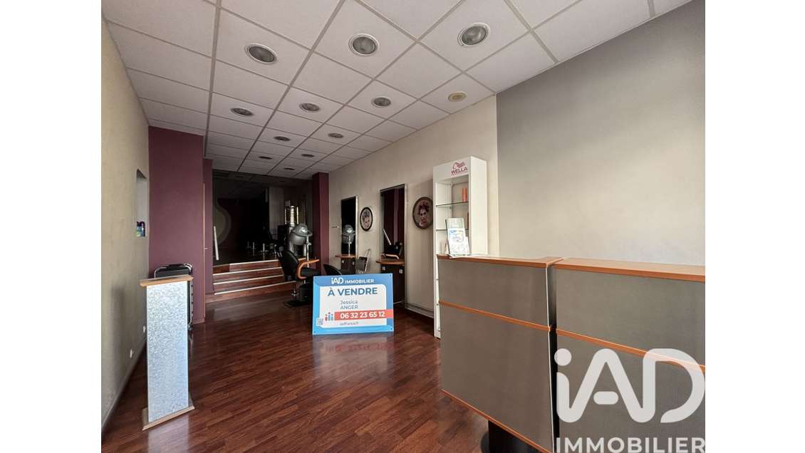 AV local commercial 96m² Doué-la-Fontaine centre