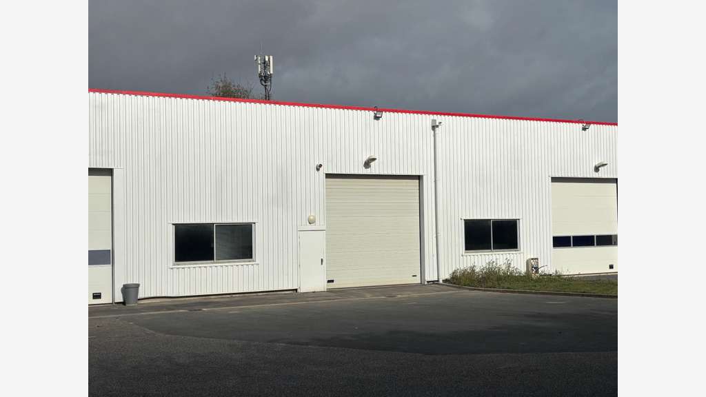 Locaux d'activité 239m² à Douvres la Délivrande