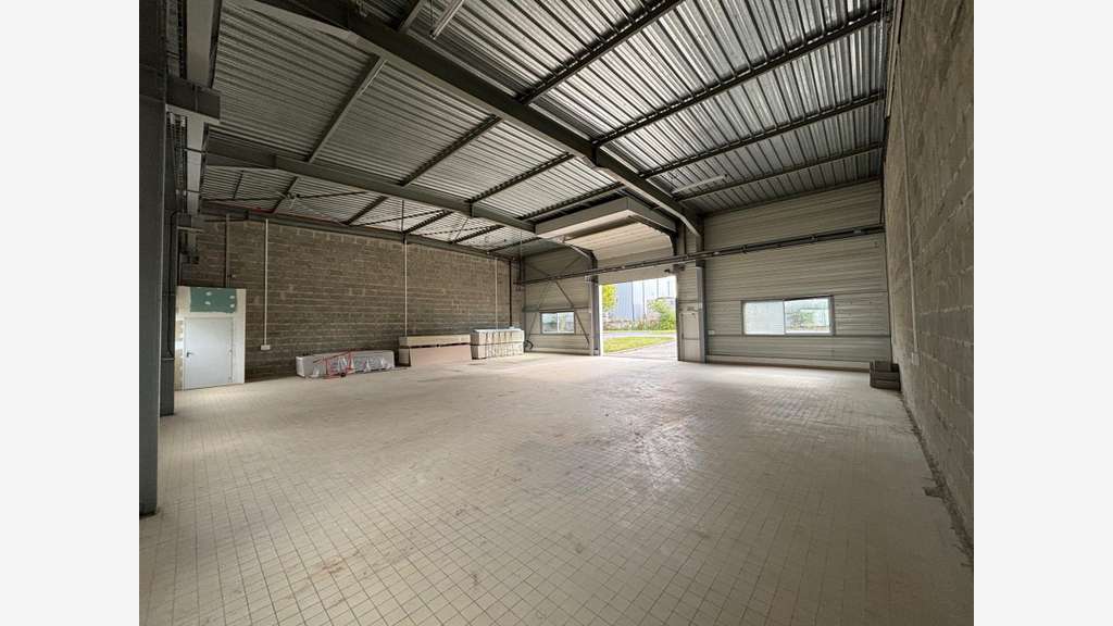 Locaux d'activité 239m² à Douvres la Délivrande