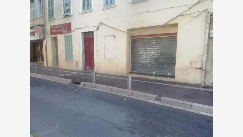 Local commercial 350m² à vendre à Draguignan (83)