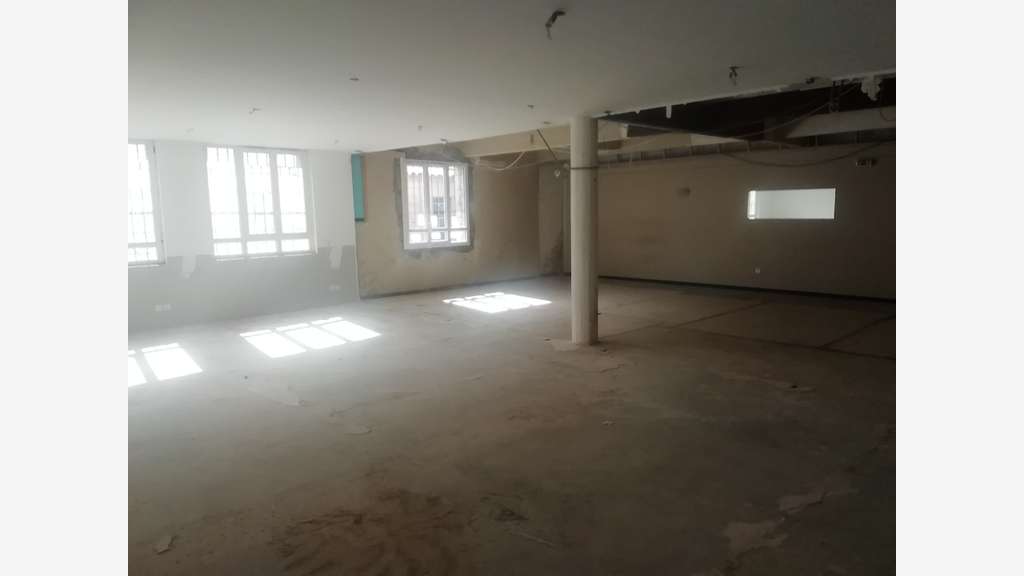 Local commercial 350m² à vendre à Draguignan (83)