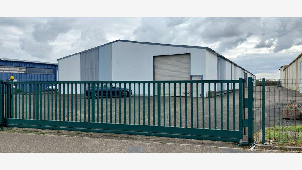 AV local artisanal commercial 387.7m² Duttlenheim