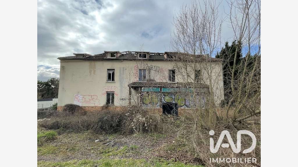Vente hôtel restaurant mythique 1200m² à Épône