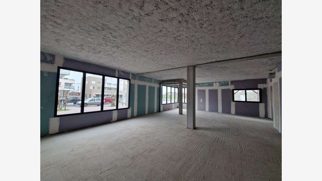 A vendre local commercial 136m² au Nord de Caen