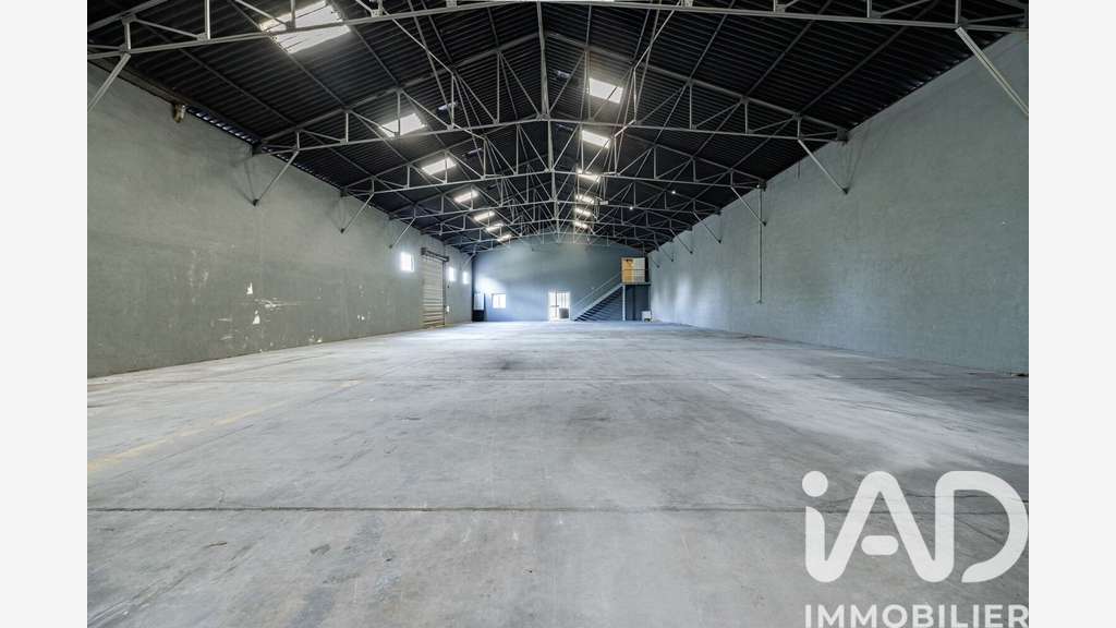 Vente local d’activités rénové 2691m² à Naizin