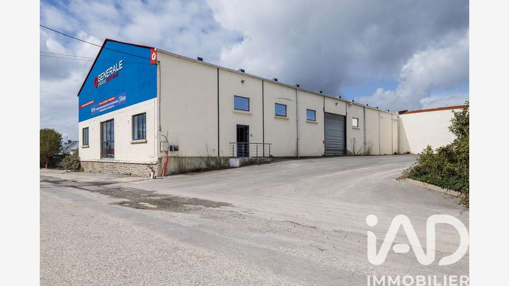 Vente local d’activités rénové 2691m² à Naizin