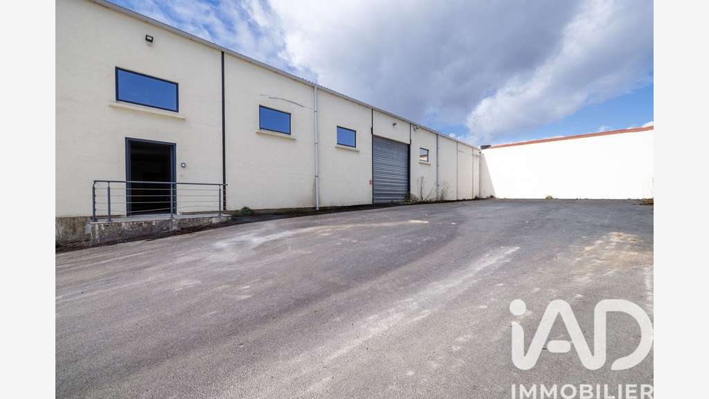Vente local d’activités rénové 2691m² à Naizin