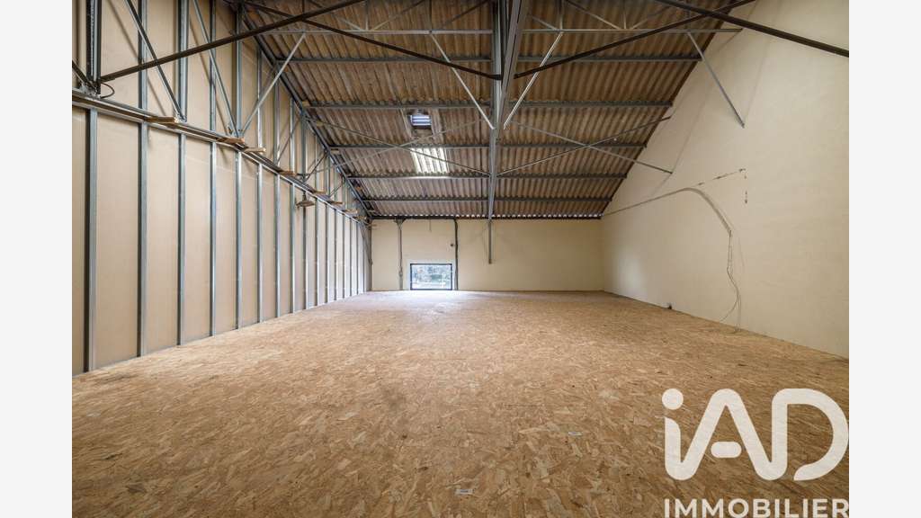 Vente local d’activités rénové 2691m² à Naizin