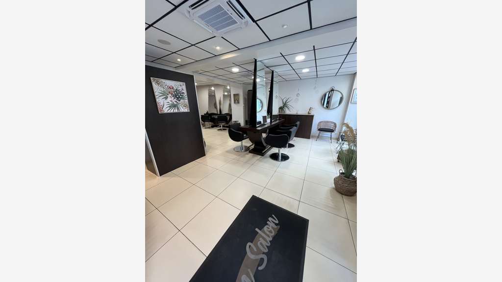 Local commercial de 69m² à vendre à Fécamp centre