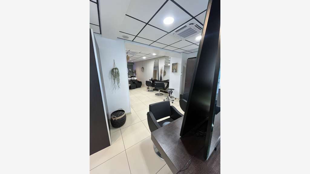 Local commercial de 69m² à vendre à Fécamp centre