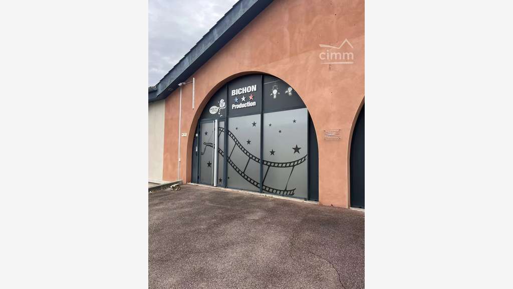 Immeuble professionnel refait à neuf – Feurs centr