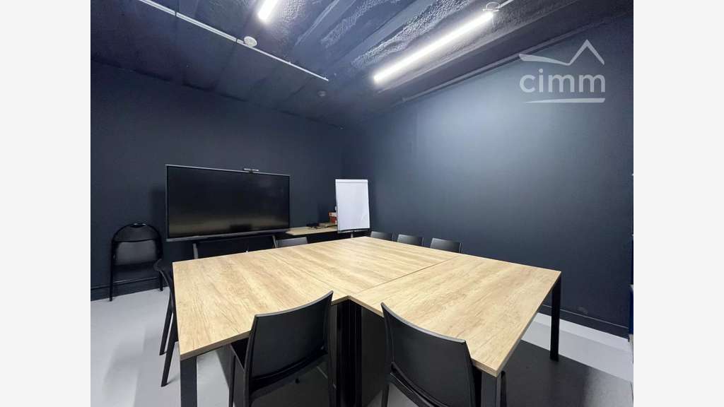 Immeuble professionnel refait à neuf – Feurs centr