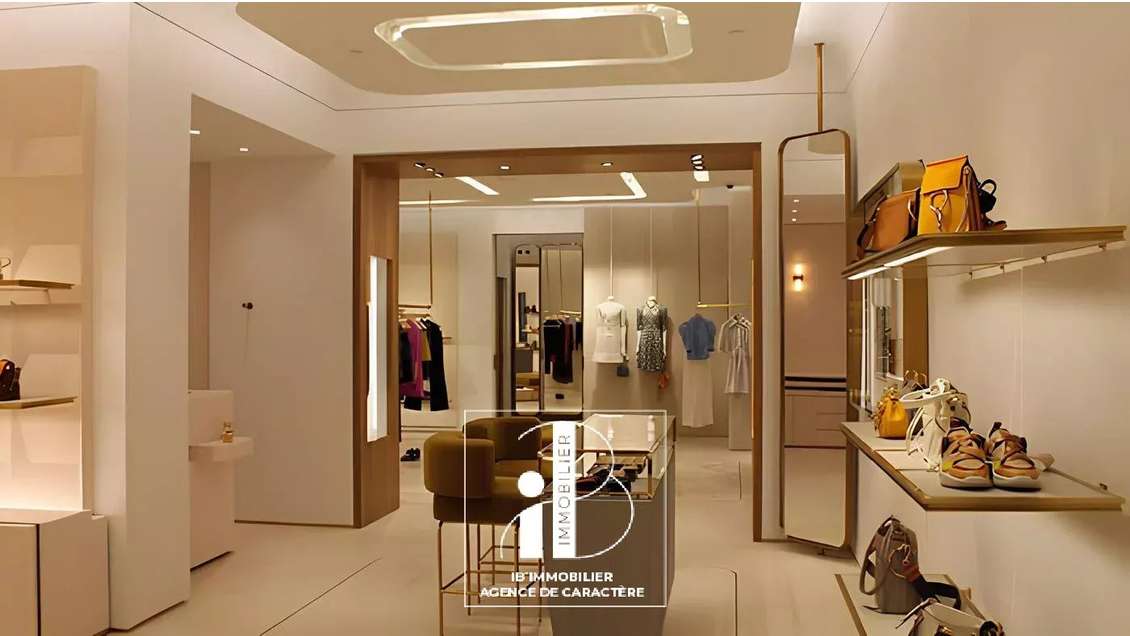 AV boutique 100m² empl N°1 Fontainebleau centre