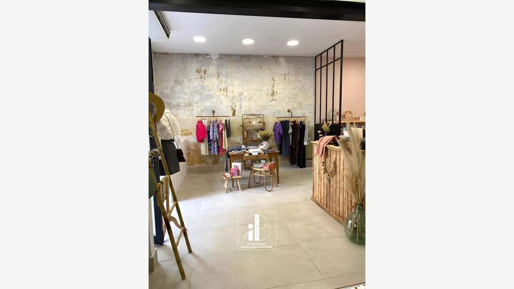AV boutique 67m² quartier piéton fontainebleau
