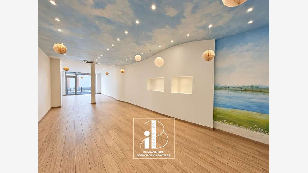 FONTAINEBLEAU EMPLACEMENT N°1 BELLE BOUTiQUE de 10