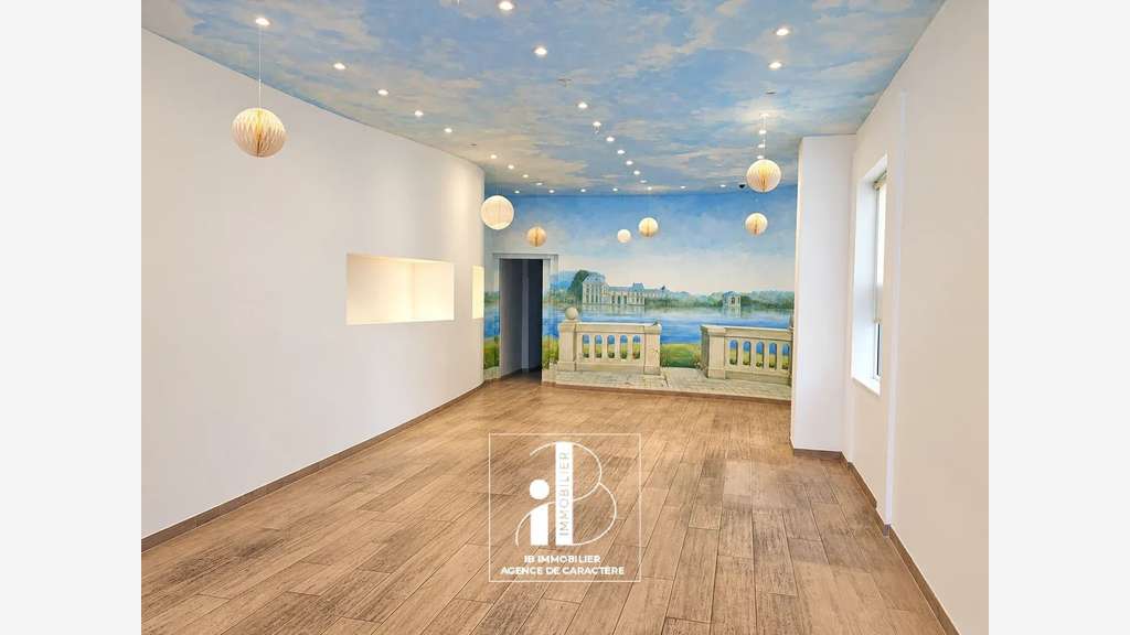 FONTAINEBLEAU EMPLACEMENT N°1 BELLE BOUTiQUE de 10