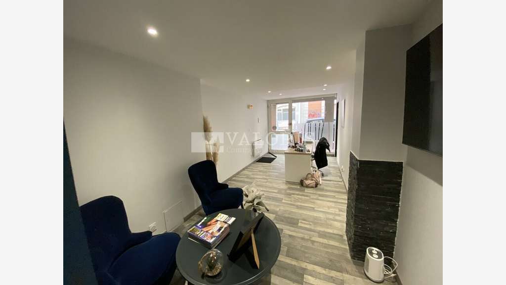 Vente local commercial 62m² centre ville Fontaines