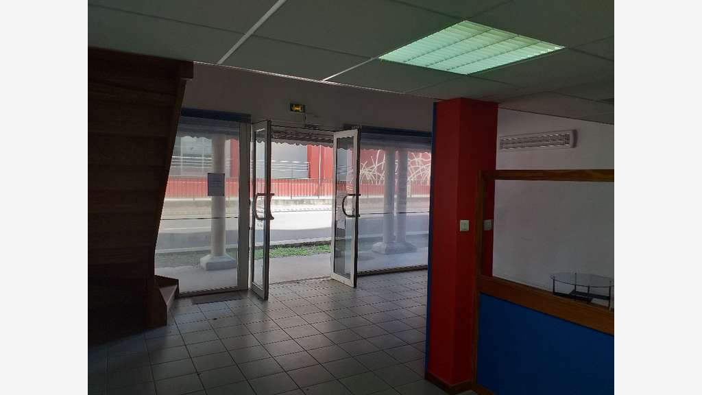 Vente local commercial 80m² à Fort-de-France