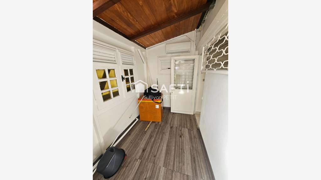 AV local 34m², sortie de rocade à Fort-de-France