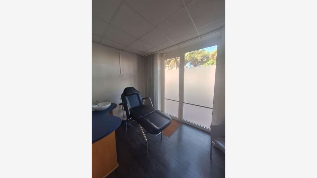 Local commercial de 64m² à vendre prox mer Fréjus