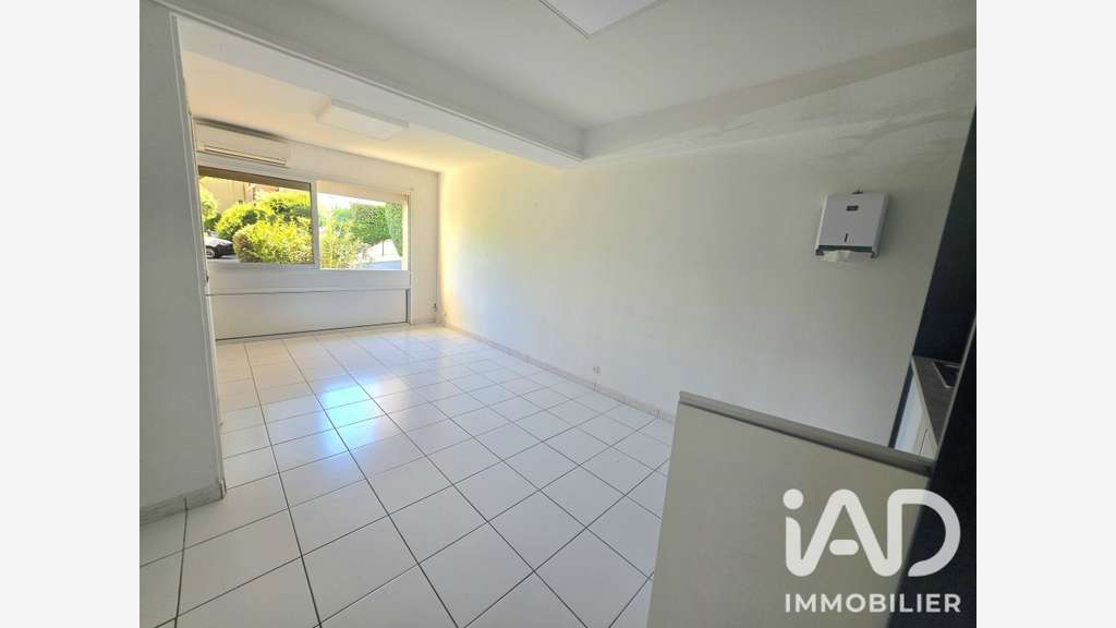 Vente local professionnel de 139m² en RDC à Fréjus