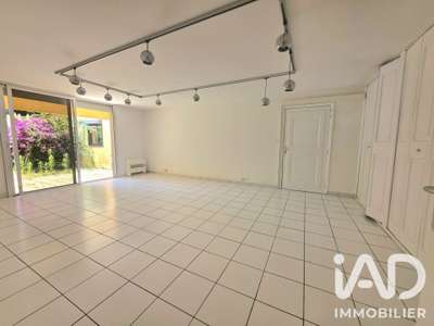 Vente local professionnel de 139m² en RDC à Fréjus