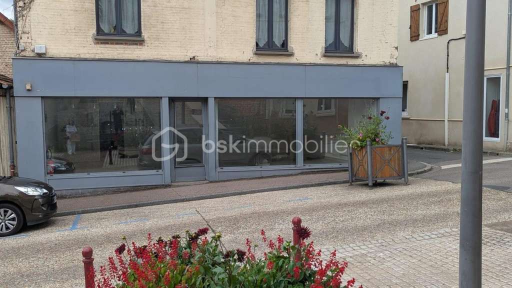 Vente local 60m² proche grand parking à Gaillon