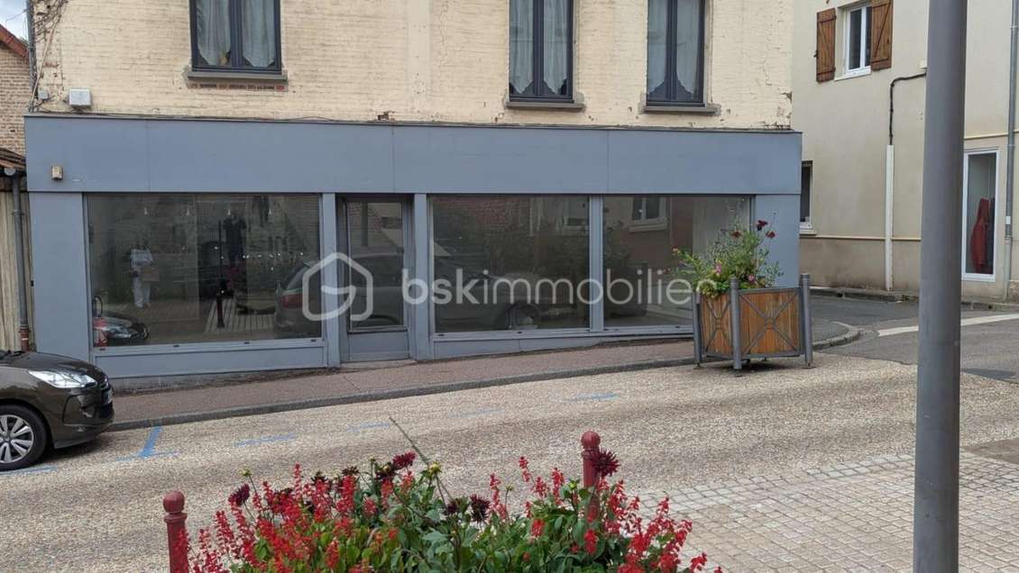 Vente local 60m² proche grand parking à Gaillon