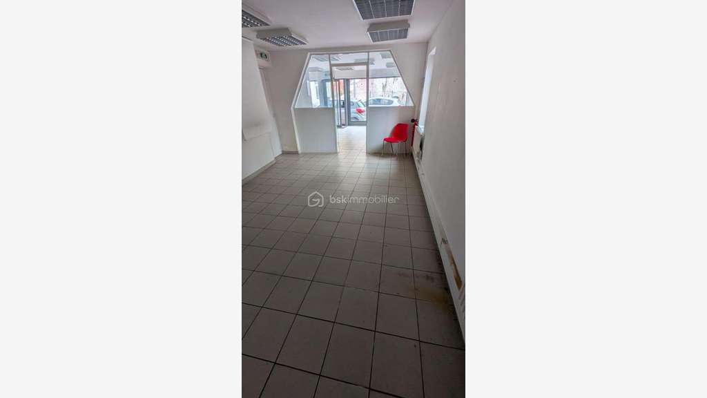 Vente local 60m² proche grand parking à Gaillon