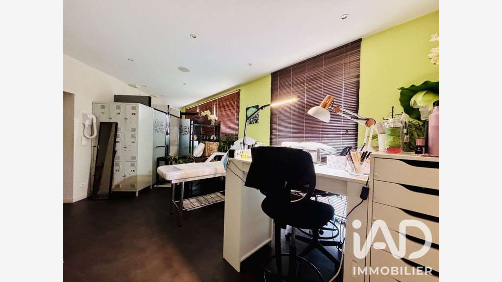 Vente murs commerciaux 60m² à Garancières