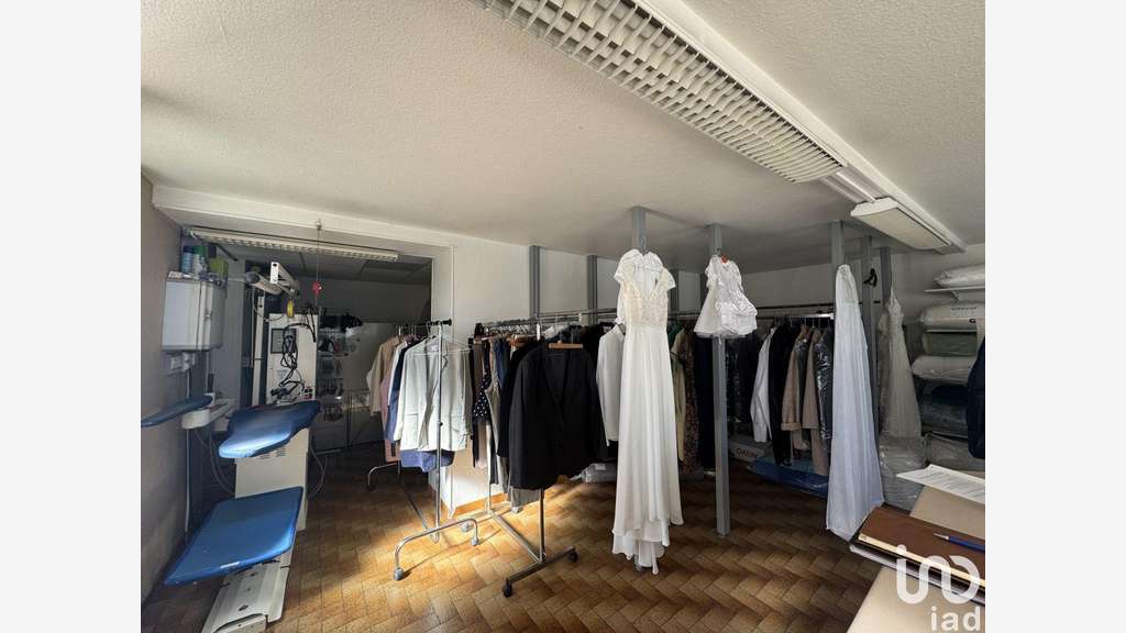 Vente local commercial 50m² à Gelos centre