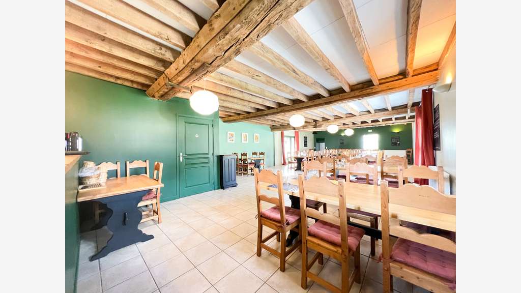 AV propriété chambres d'hôtes restaurant Geneslay