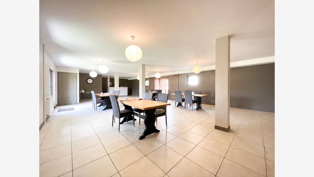 AV propriété chambres d'hôtes restaurant Geneslay