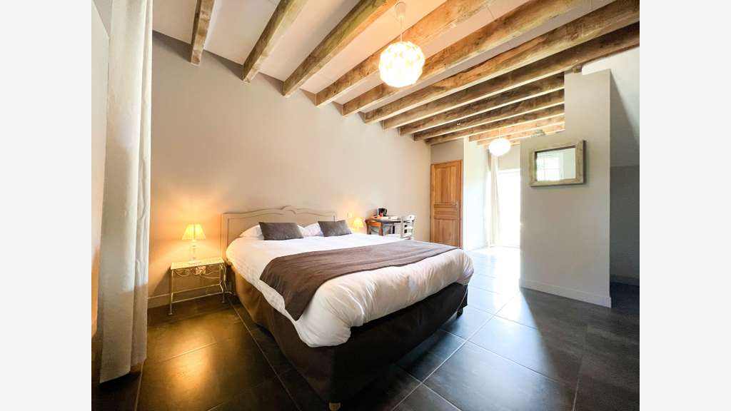 AV propriété chambres d'hôtes restaurant Geneslay