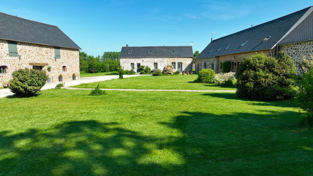 AV propriété chambres d'hôtes restaurant Geneslay
