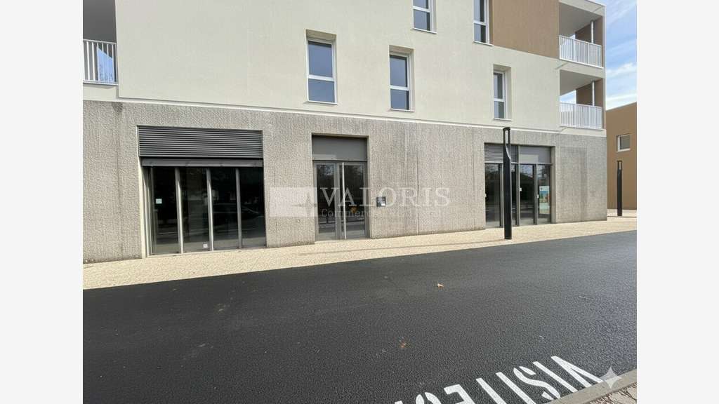 AV locaux commerciaux 670m² axe passant Gleizé 