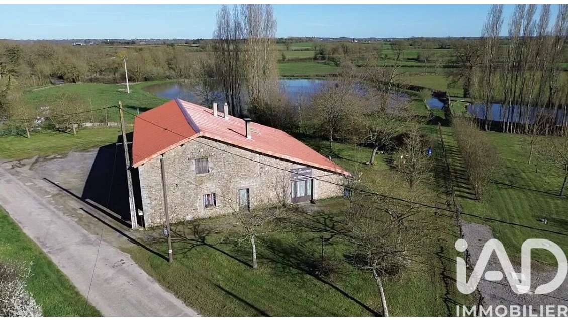 Vente ancien restaurant de 190m² à Gourgé