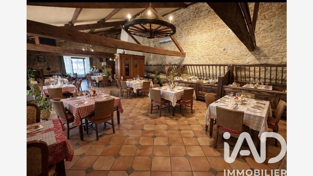 Vente ancien restaurant de 190m² à Gourgé