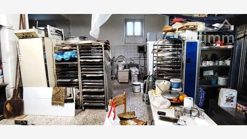 Vente murs local boulangerie 144m² à Grasse