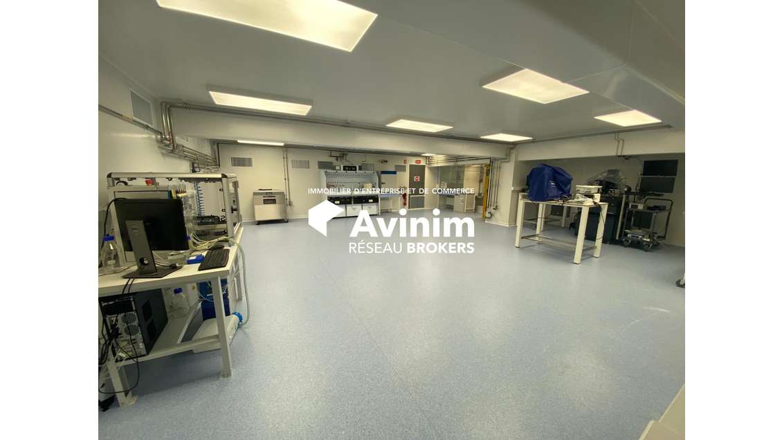 Local R&D avec salle blanche – 705 m² – Écoq