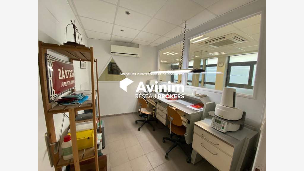 Local professionnel 80m² à Grenoble rue Mozart