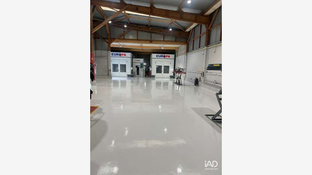 Vente local d'activités 700m² à Grigny
