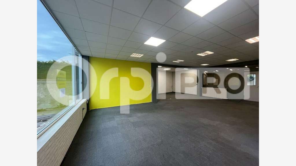 Vente murs commerciaux et entrepôt 344m² à Guéret