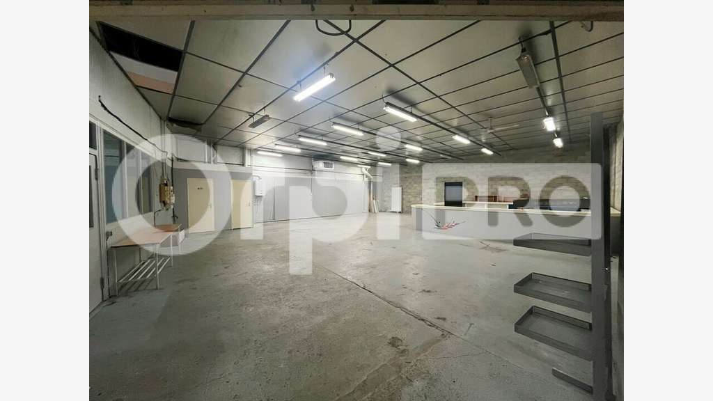 Vente murs commerciaux et entrepôt 344m² à Guéret