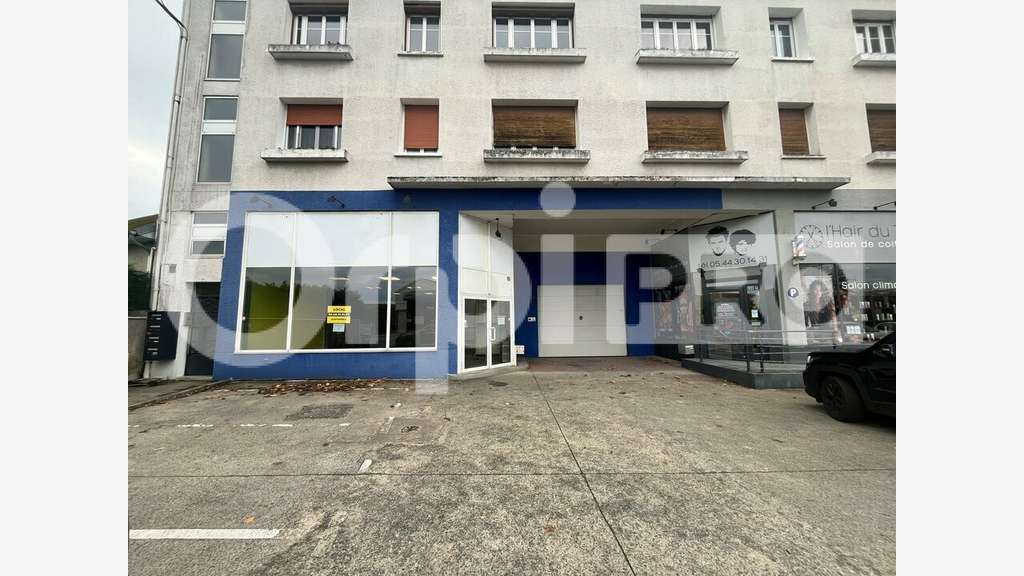 Vente murs commerciaux et entrepôt 344m² à Guéret