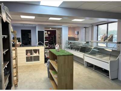 Vente local commercial avec appartement à Harcourt