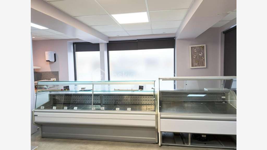 Vente local commercial avec appartement à Harcourt