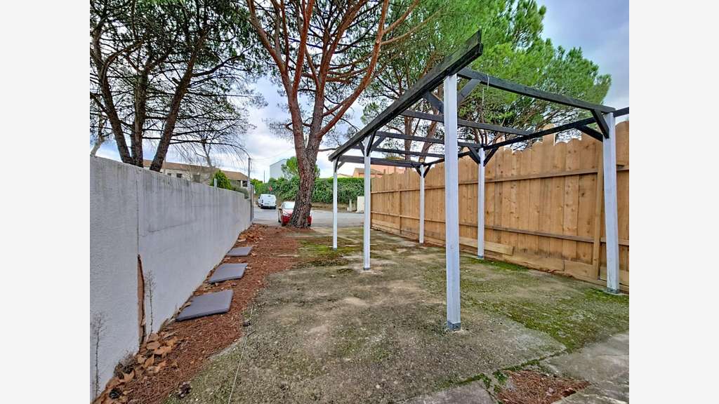 Exclusivité av lot de deux locaux à Hérépian
